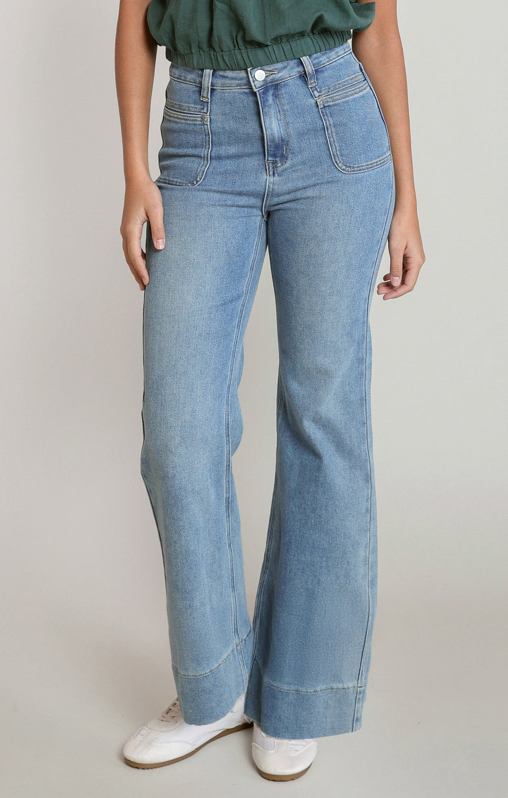 Mid-Rise Straight-Leg Stretch Jeans