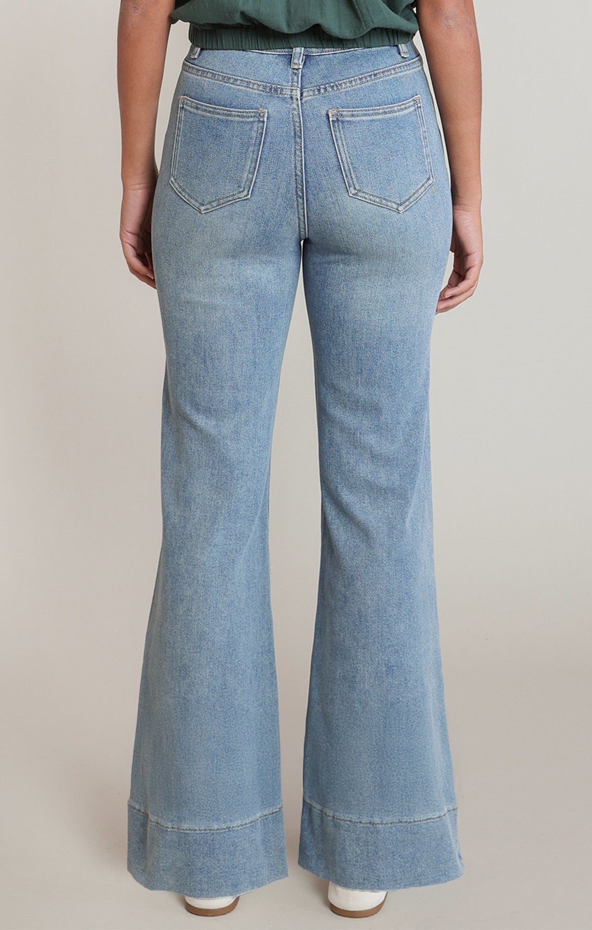 Mid-Rise Straight-Leg Stretch Jeans